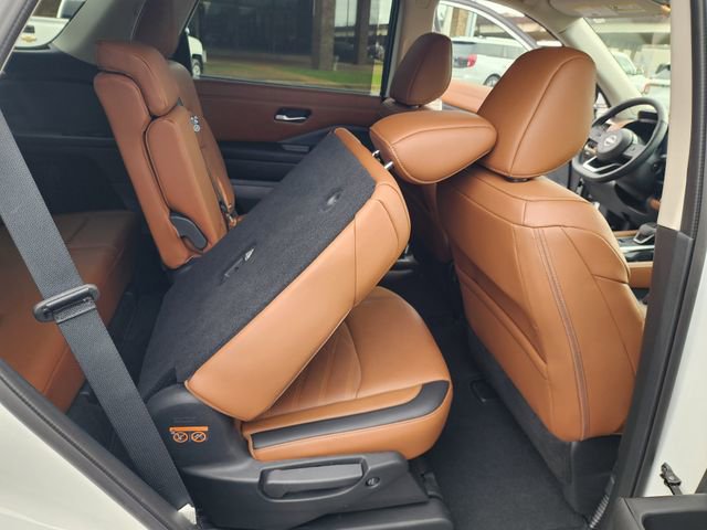 Used 2024 Nissan Pathfinder Platinum w/ Cargo Package image 34