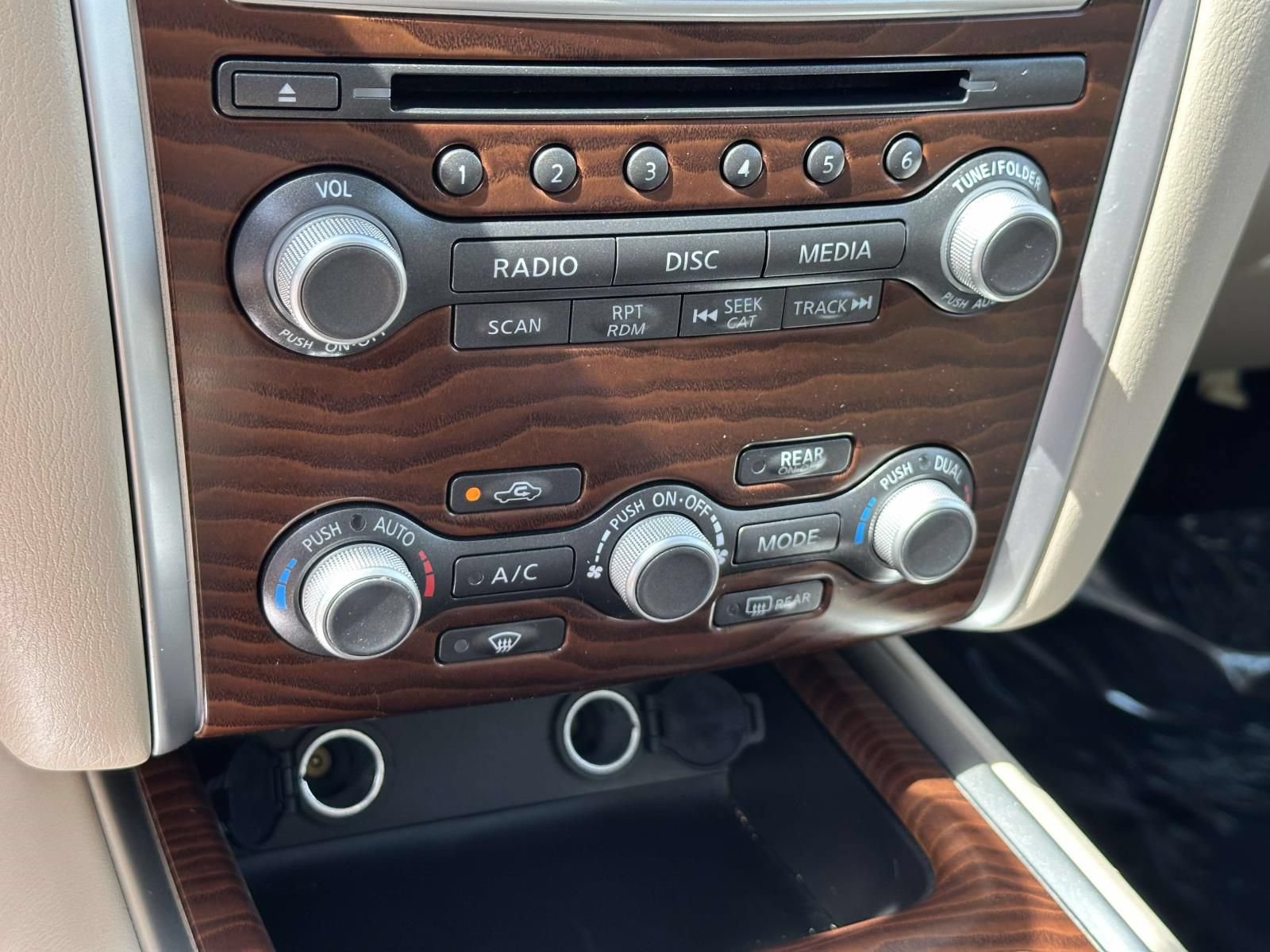 Used 2017 Nissan Pathfinder Platinum w/ Family Entertainment Package AWD/4WD image 12
