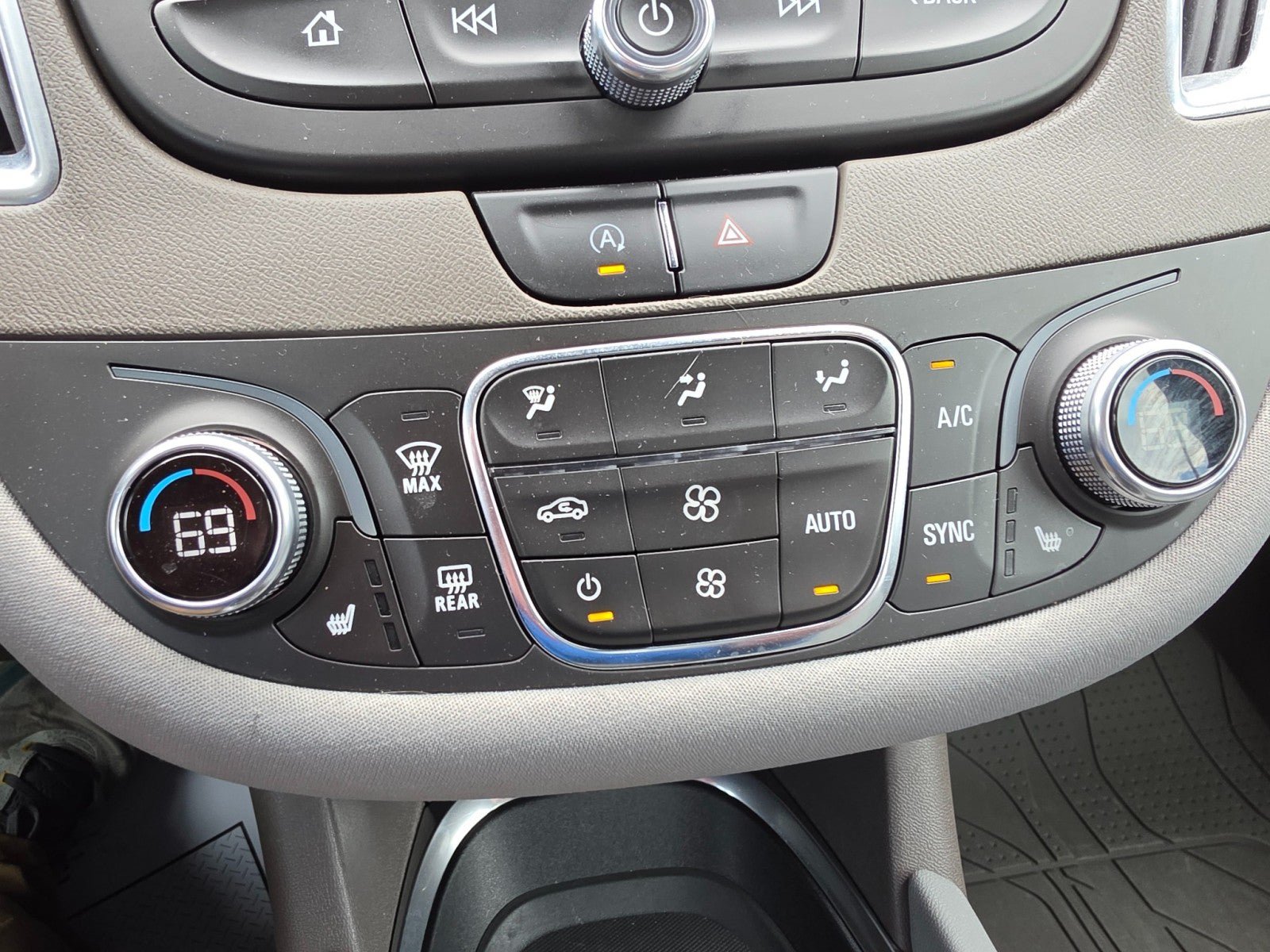Used 2021 Chevrolet Malibu LT FWD image 39
