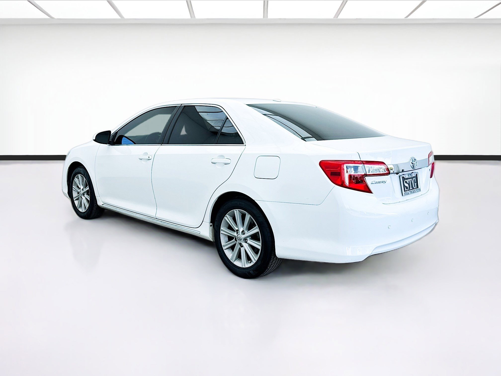 Used 2013 Toyota Camry XLE w/ Leather Pkg image 6