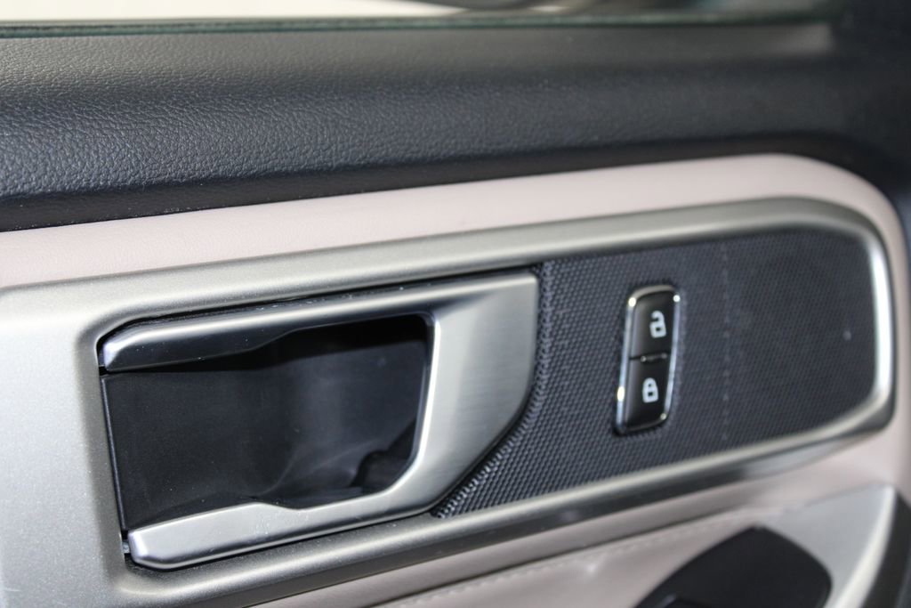 Used 2023 Ford Explorer XLT w/ Equipment Group 202A image 41