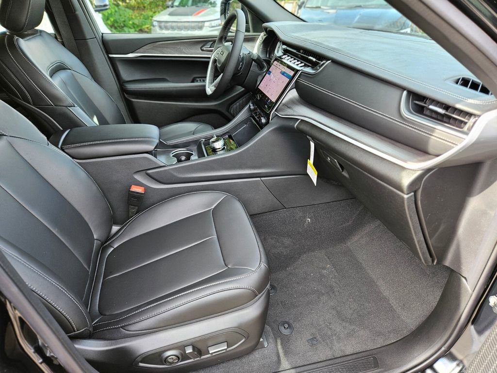 New 2025 Jeep Grand Cherokee Limited image 11