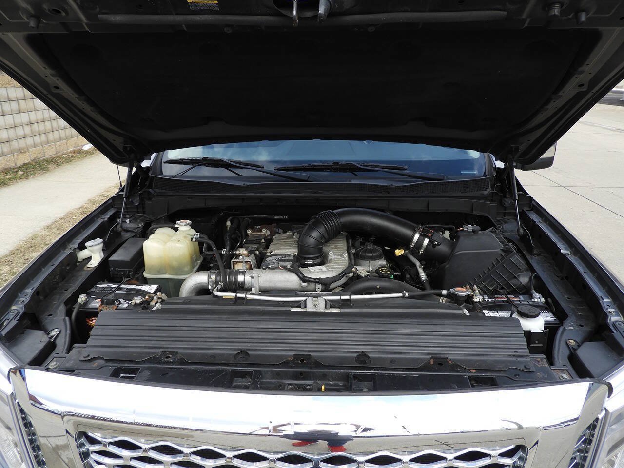 Used 2018 Nissan Titan SL w/ Chrome Package AWD/4WD image 44
