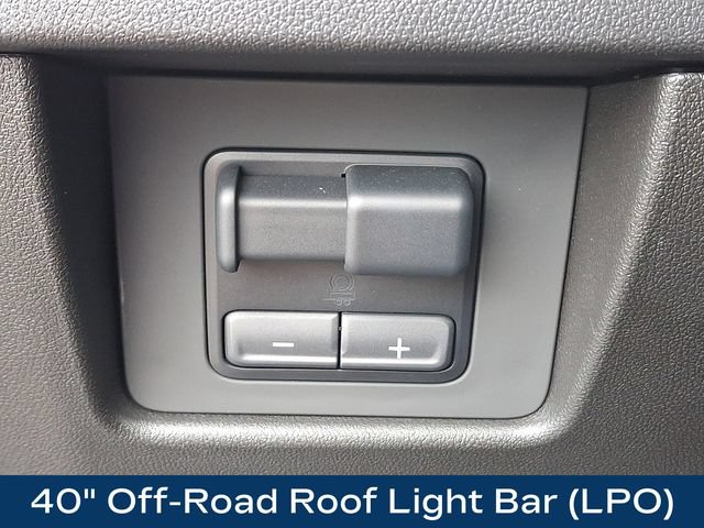 Used 2025 Chevrolet Colorado Z71 w/ Midnight Edition AWD/4WD image 9