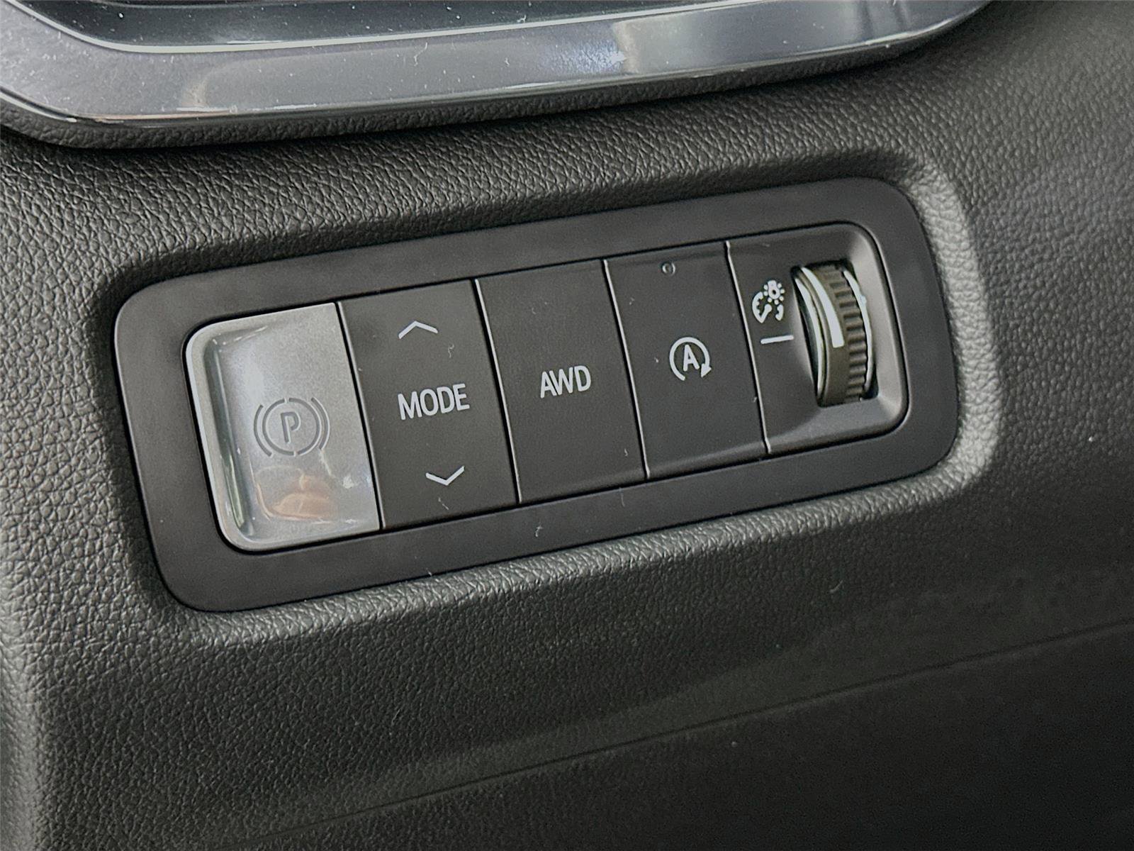 Used 2025 GMC Acadia Elevation image 10