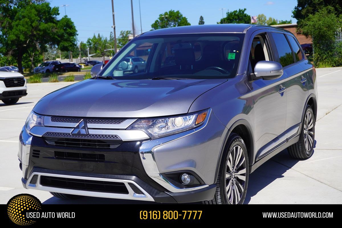 Used 2019 Mitsubishi Outlander SE image 1