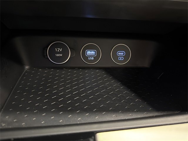 Used 2025 Genesis G70 2.5T image 23