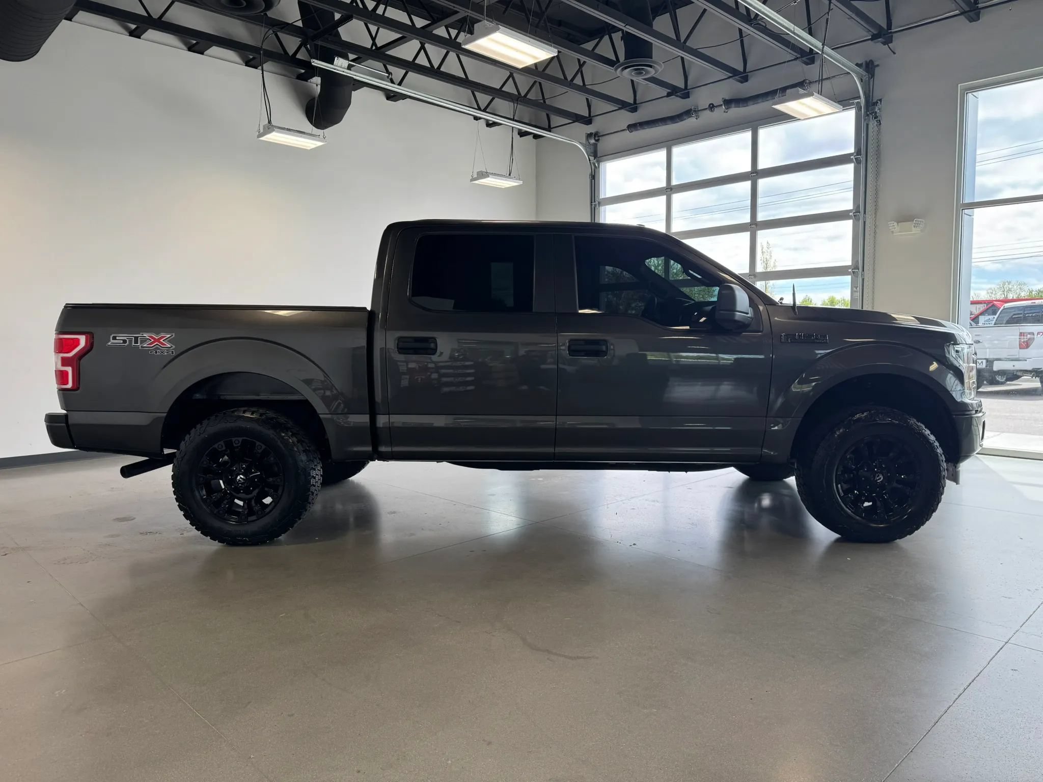 Used 2019 Ford F150 XL w/ Equipment Group 101A Mid AWD/4WD image 9