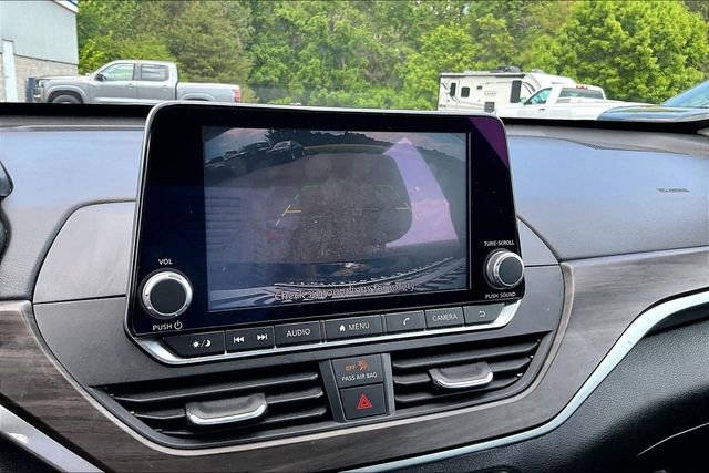 Used 2024 Nissan Altima 2.5 SV FWD image 14