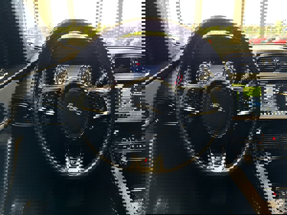 Used 2019 Jaguar F-PACE S image 31