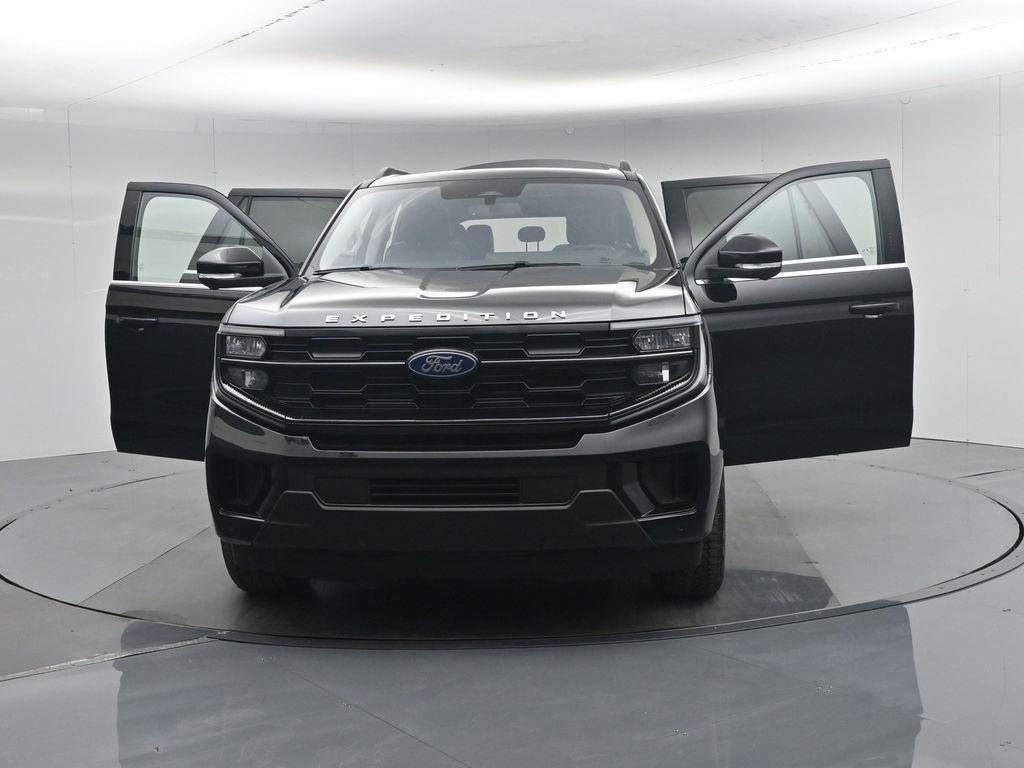 Used 2025 Ford Expedition Active image 38