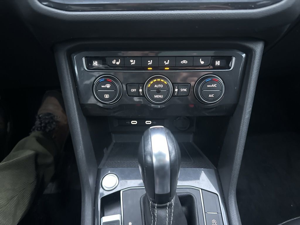 Used 2021 Volkswagen Tiguan SEL Premium R-Line w/ 3rd Row Seat Package image 23