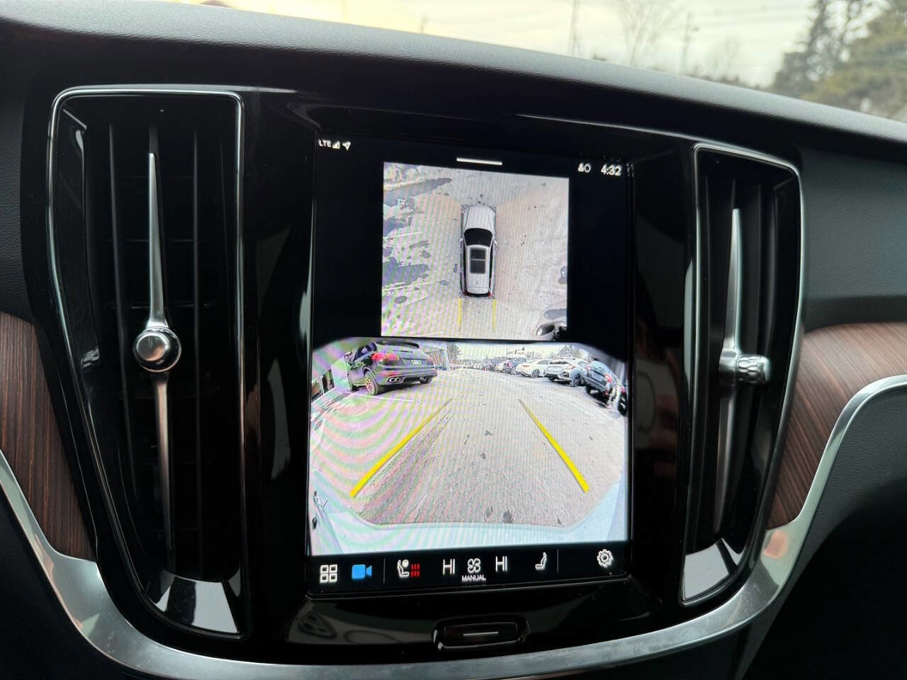 Used 2025 Volvo V60 B5 Cross Country Plus image 22