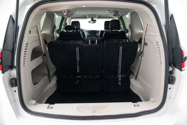 Used 2024 Chrysler Pacifica Touring-L image 13