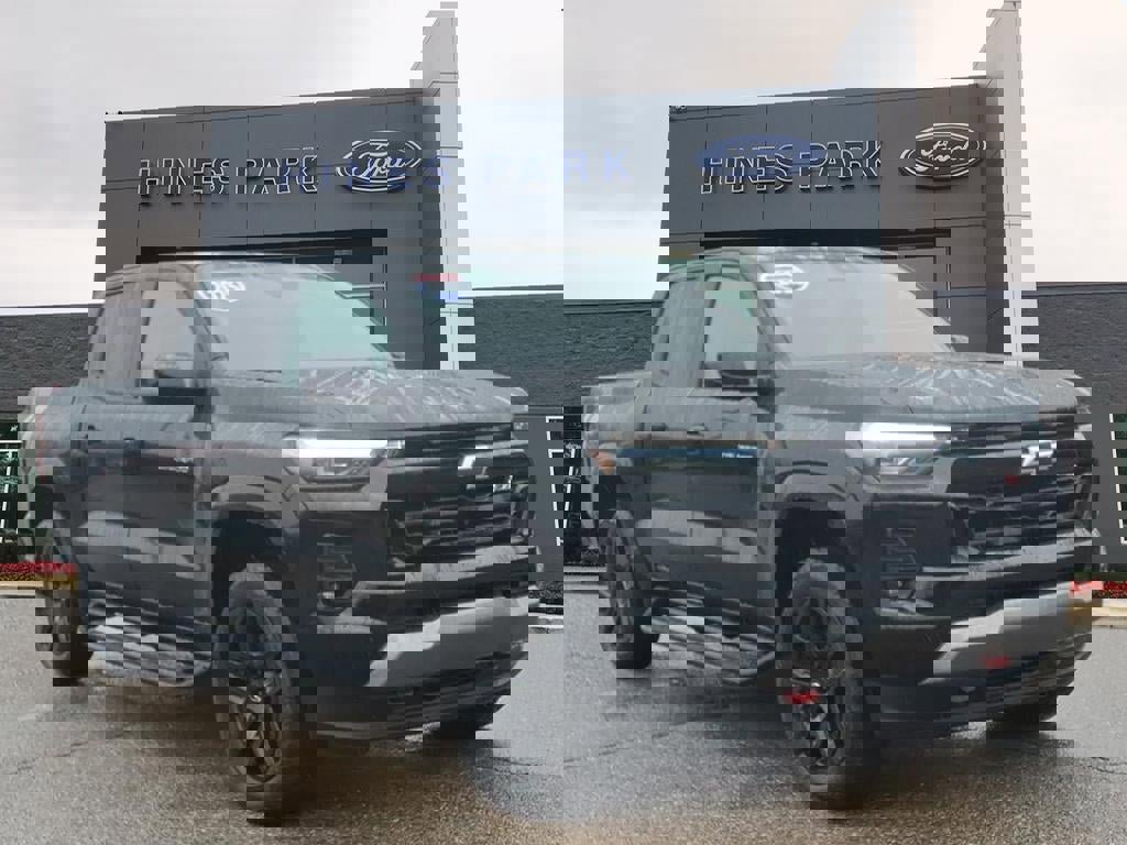 Used 2025 Chevrolet Colorado Z71 w/ Technology Package image 3