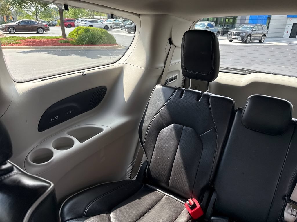 Used 2022 Chrysler Pacifica Limited FWD image 22
