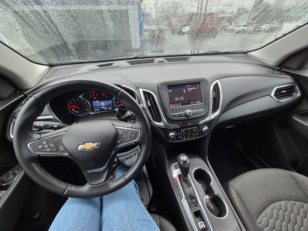 Used 2020 Chevrolet Equinox LT w/ Driver Convenience Package AWD/4WD image 13