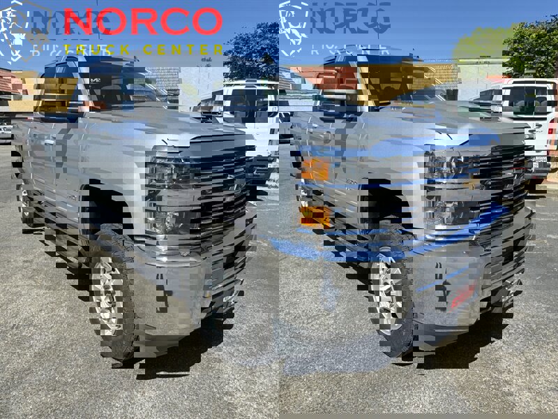 Used 2018 Chevrolet Silverado 2500 LT image 2