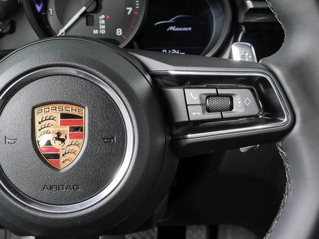 Certified 2026 Porsche Macan AWD/4WD image 11
