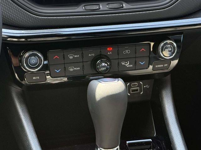 Used 2026 Jeep Compass Limited w/ Sun, Sound & Navigation Group AWD/4WD image 17