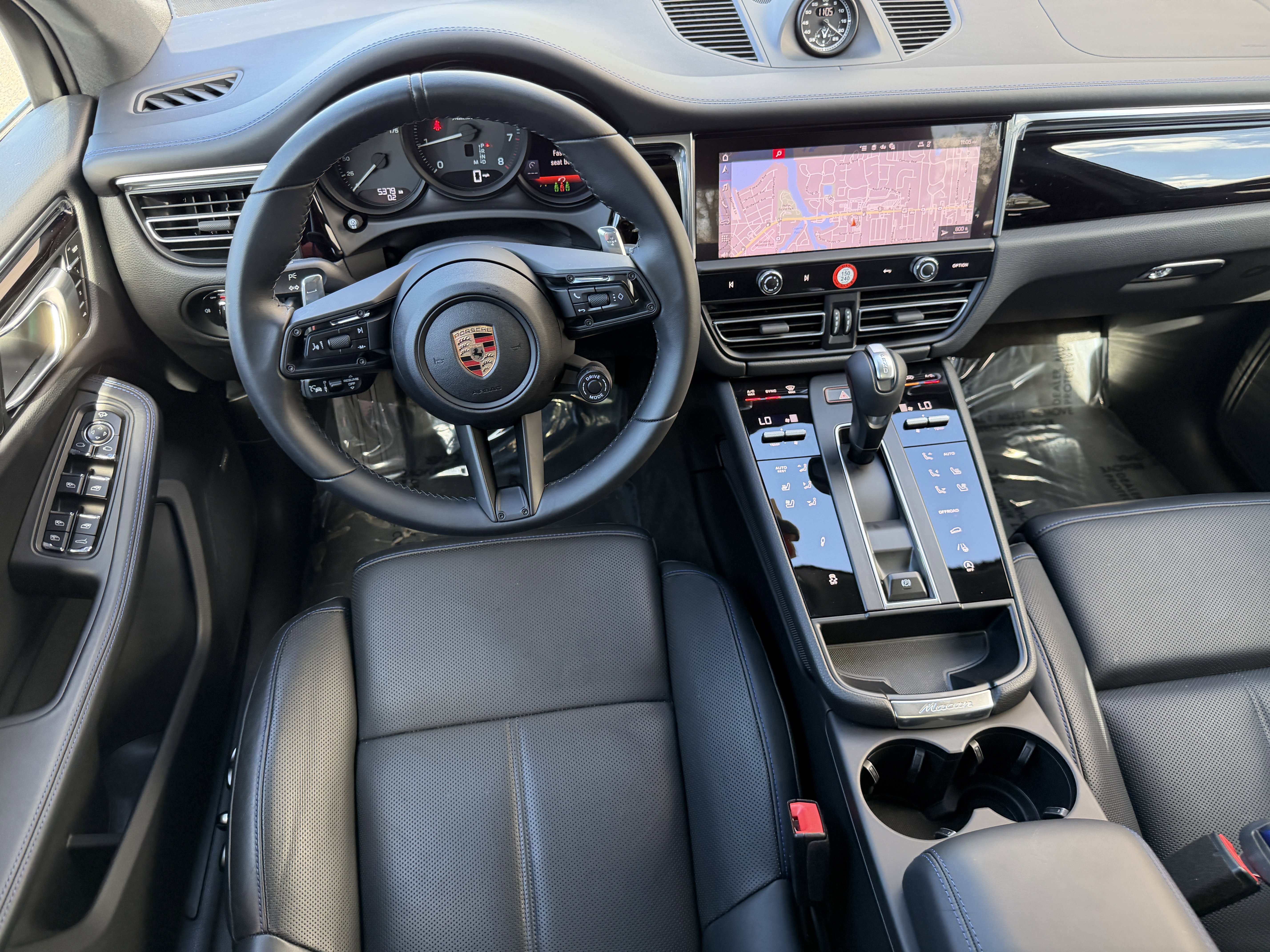 Certified 2025 Porsche Macan Turbo image 19