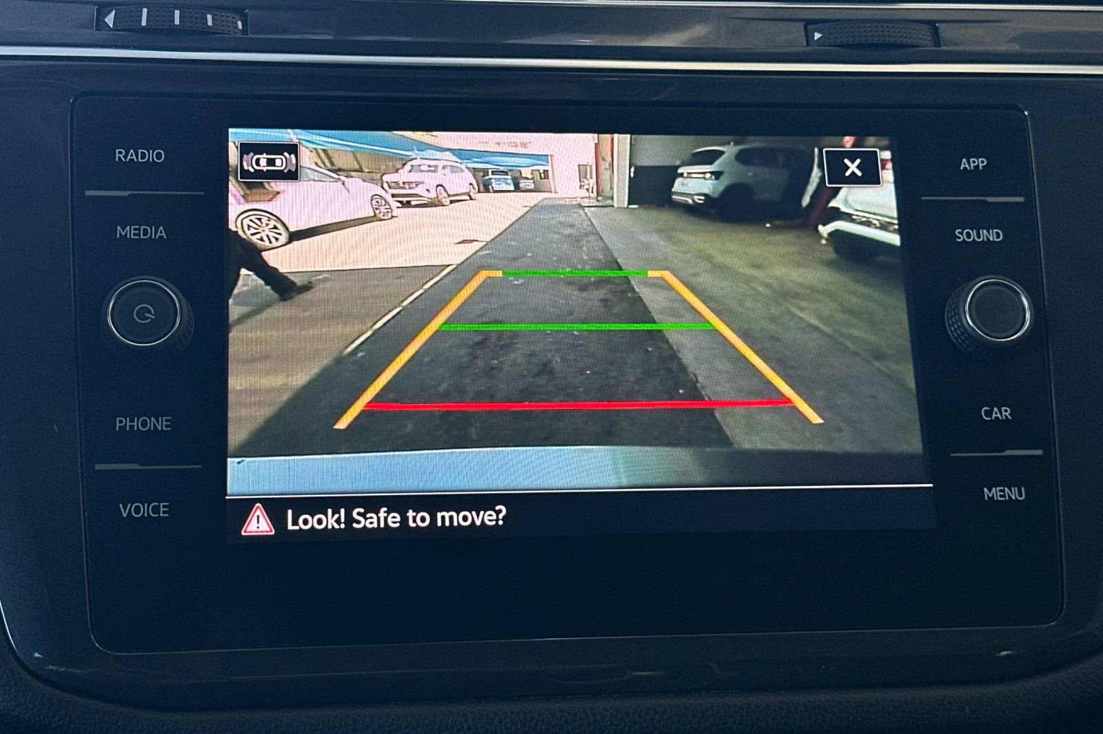 Used 2022 Volkswagen Tiguan SE FWD image 21
