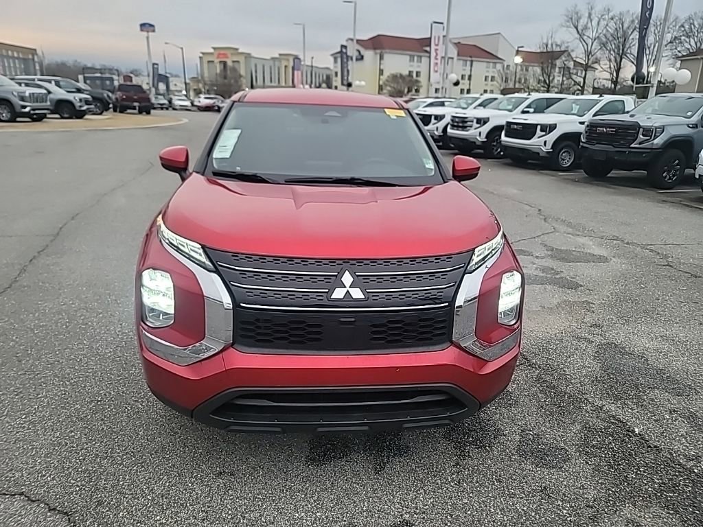 Used 2024 Mitsubishi Outlander ES image 2