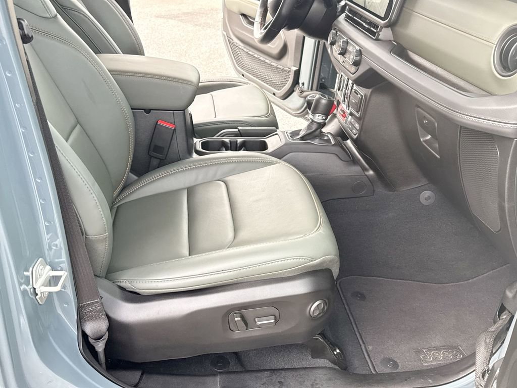 Used 2024 Jeep Gladiator Mojave w/ Technology Group image 19