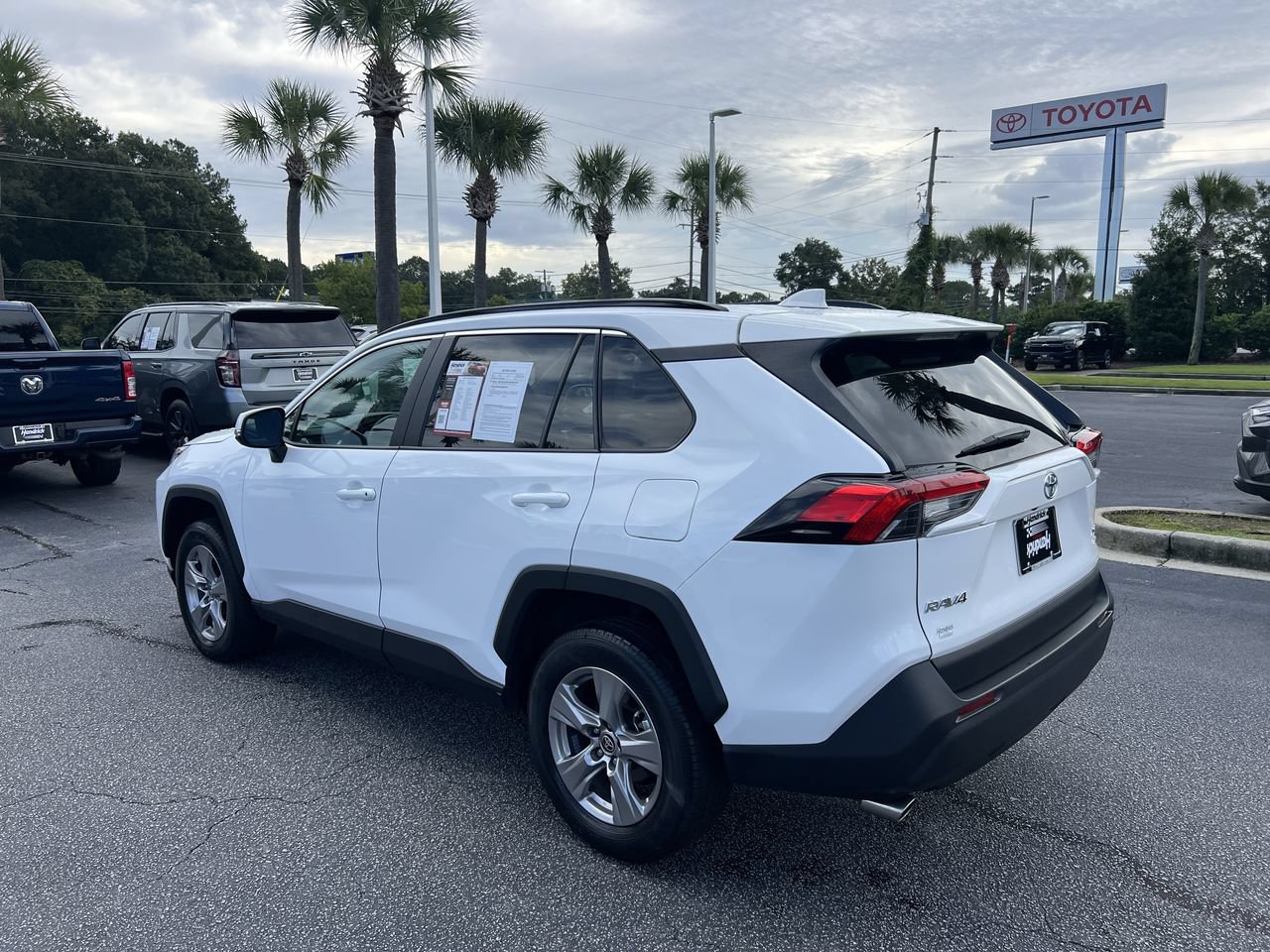 Used 2025 Toyota RAV4 XLE AWD/4WD image 8