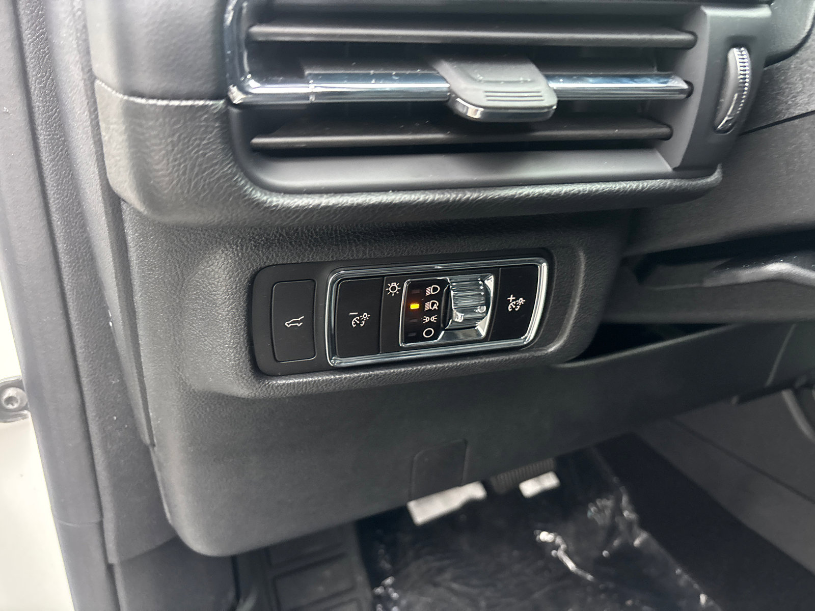 New 2026 Lincoln Corsair Premiere image 14