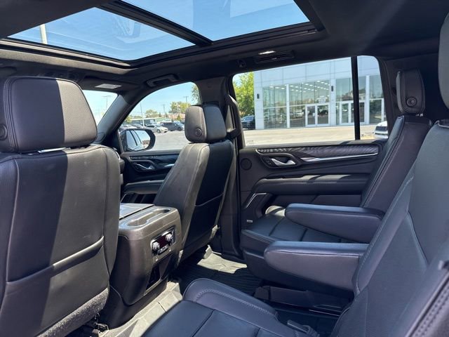 Used 2022 GMC Yukon XL Denali w/ Denali Premium Package AWD/4WD image 37