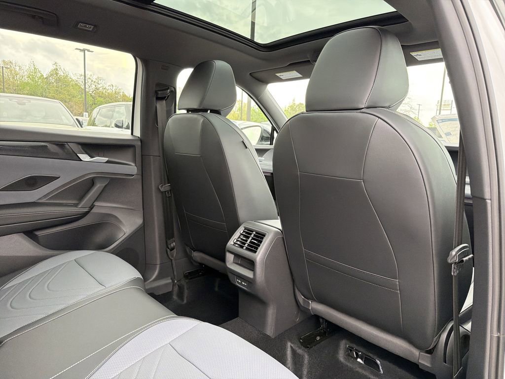 New 2026 Volkswagen Tiguan SE R-Line image 17