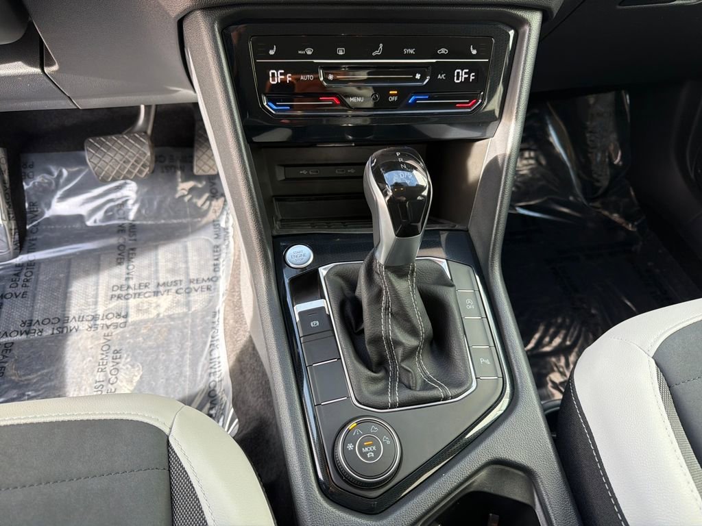 Certified 2025 Volkswagen Taos SE image 26