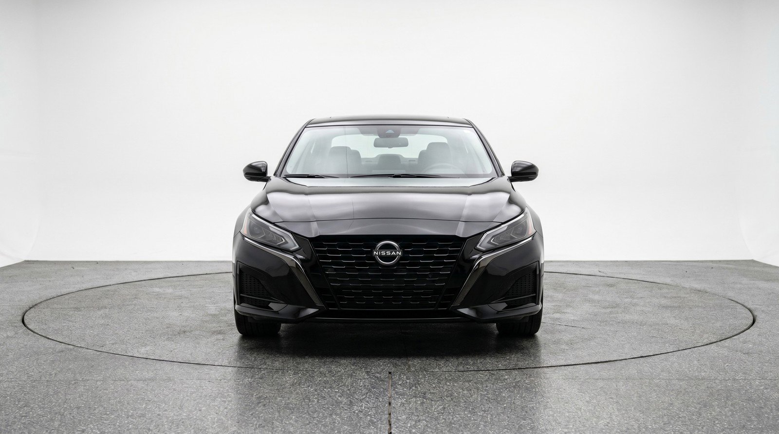 Used 2025 Nissan Altima 2.5 SV FWD image 2