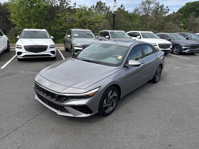 Certified 2025 Hyundai Elantra SEL FWD image 3