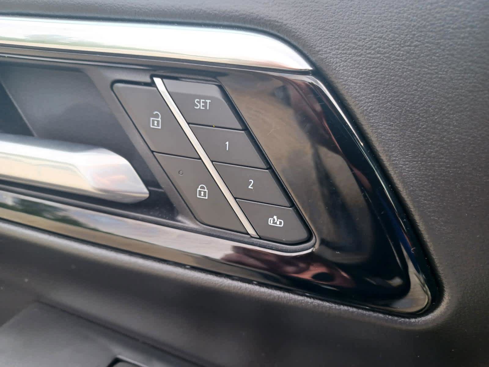 Used 2025 Chevrolet Suburban Premier AWD/4WD image 20
