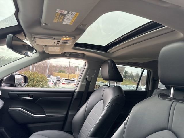 Used 2025 Toyota Highlander XLE image 28