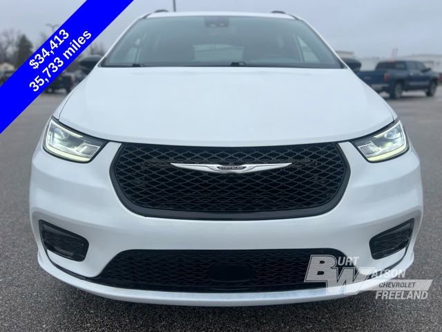 Used 2025 Chrysler Pacifica Limited image 10