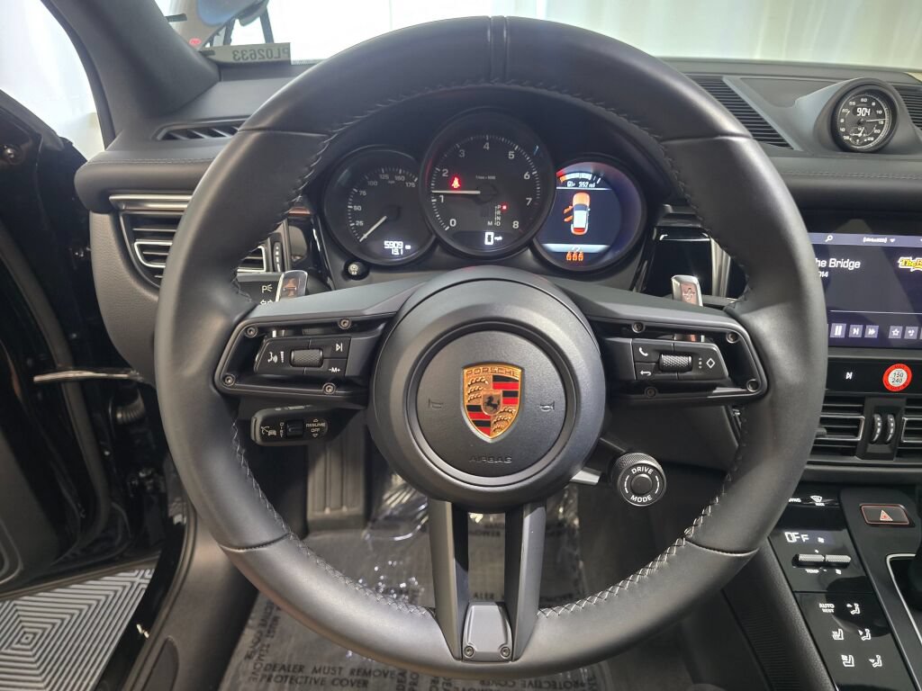 Certified 2026 Porsche Macan AWD/4WD image 15