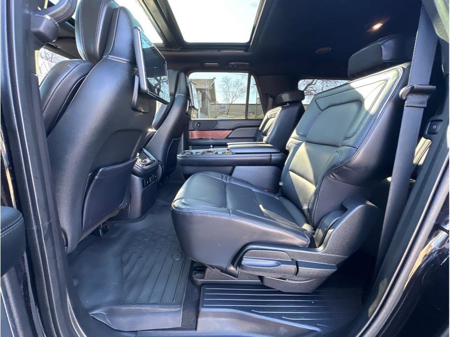 Used 2019 Lincoln Navigator L Reserve image 13