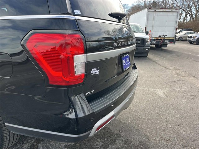 Used 2024 Ford Expedition Max XLT image 10