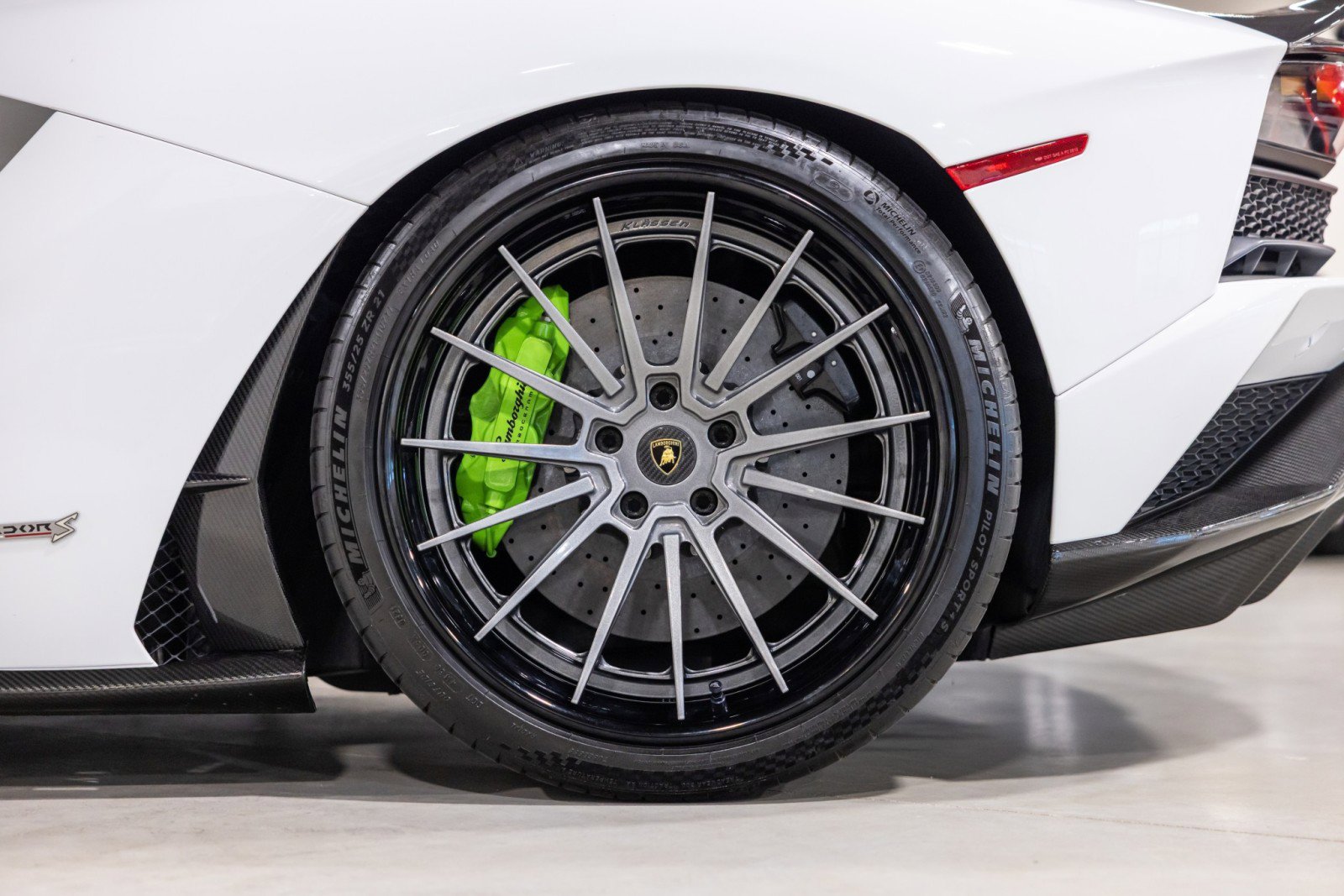 Used 2019 Lamborghini Aventador S image 21