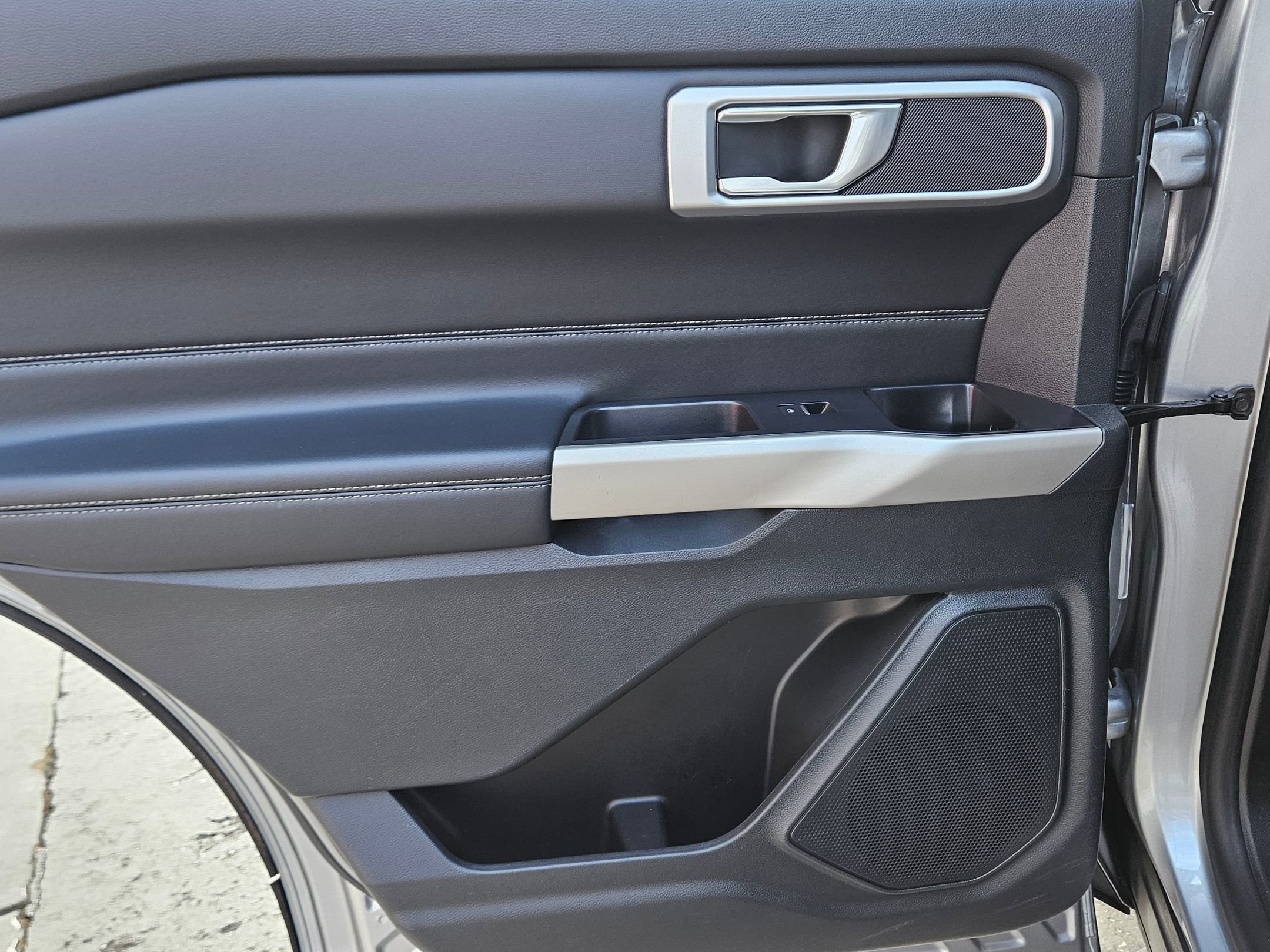 Used 2022 Ford Explorer XLT image 22