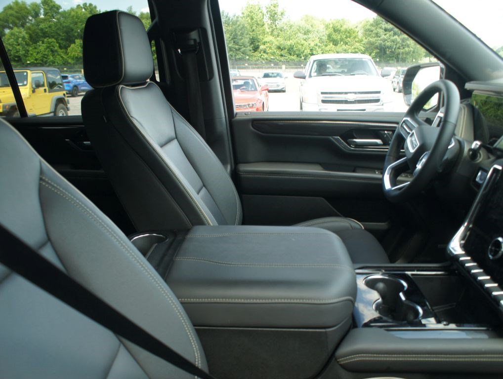 Used 2026 GMC Yukon Elevation AWD/4WD image 4