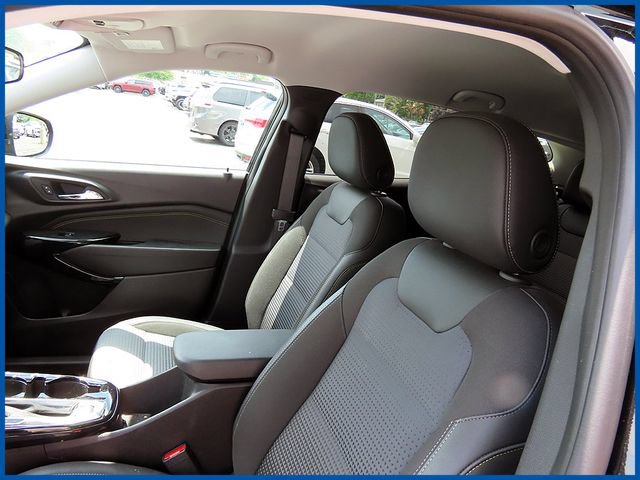 Used 2025 Chevrolet Trax LT FWD image 13