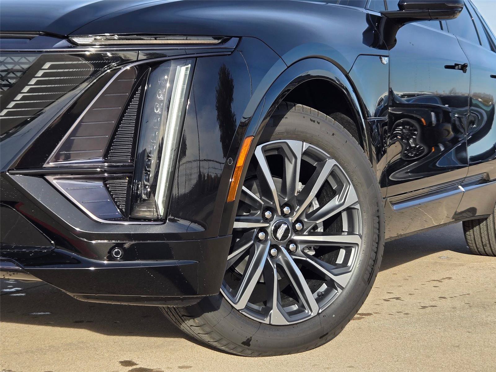New 2026 Cadillac Lyriq Sport w/ LPO, Floor Liner Package AWD/4WD image 7
