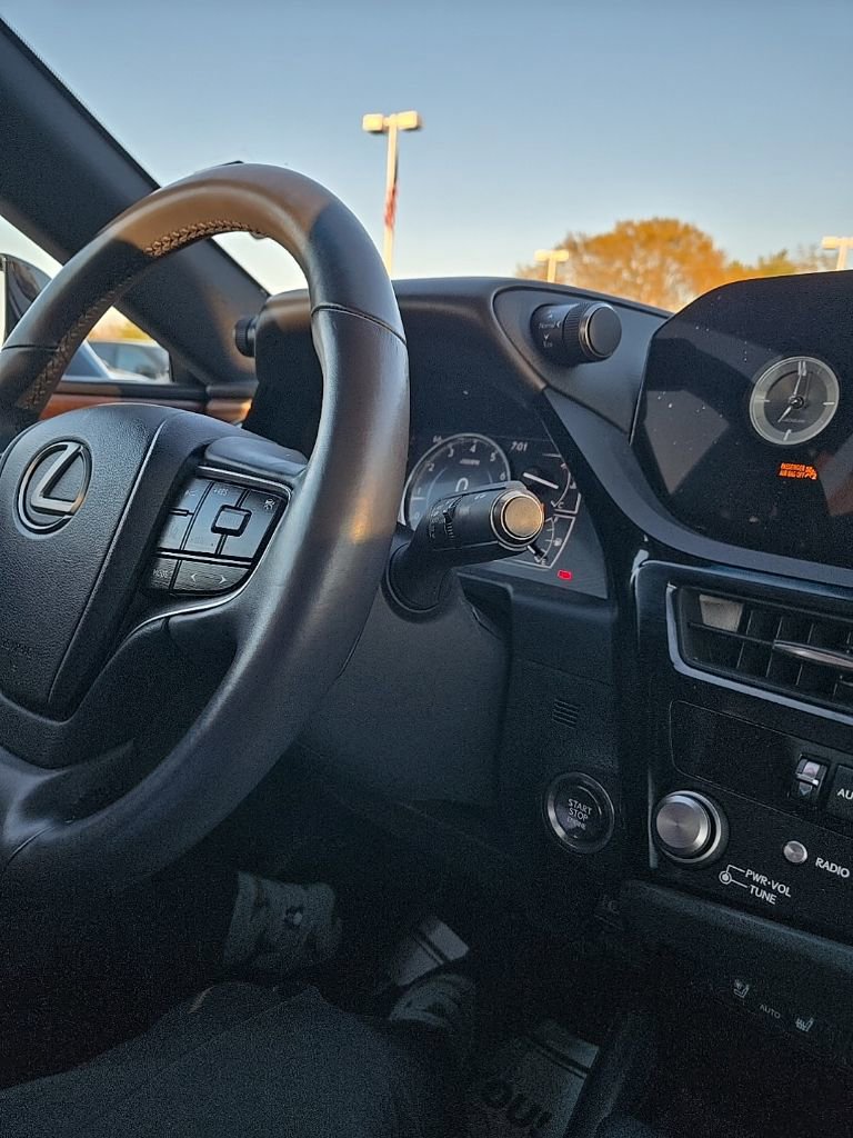 Used 2023 Lexus ES 350 w/ Premium Package image 19