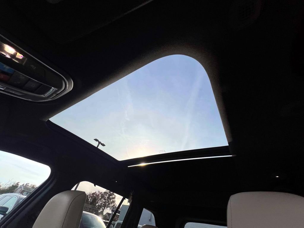 Used 2023 Jeep Grand Cherokee 4WD 4xe w/ Luxury Tech Group II image 33