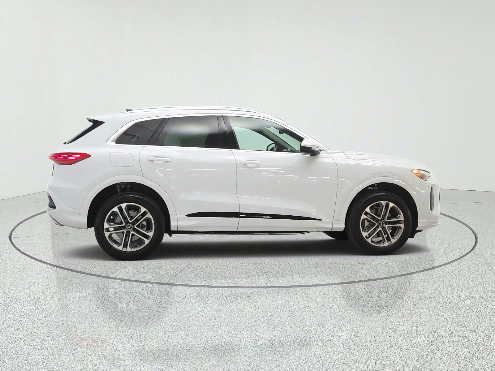 Used 2025 Audi Q5 Premium w/ Convenience Package AWD/4WD image 4