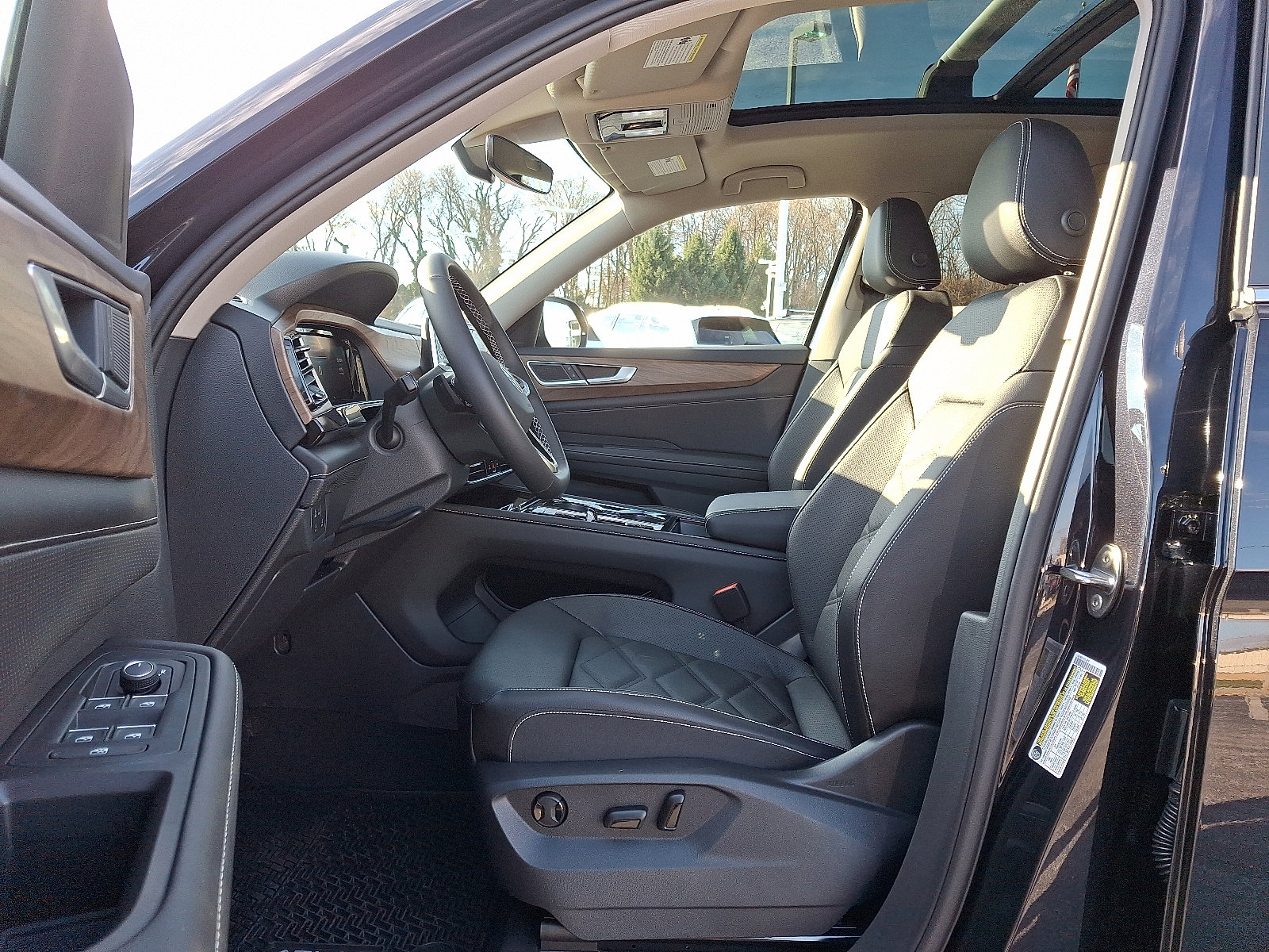 New 2025 Volkswagen Atlas SE image 8